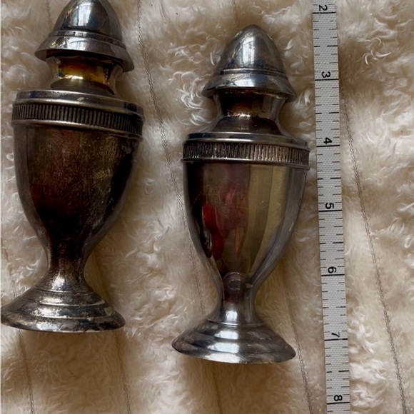 Vintage Silver Plated Salt and Pepper Shakers - Picture 8 of 8